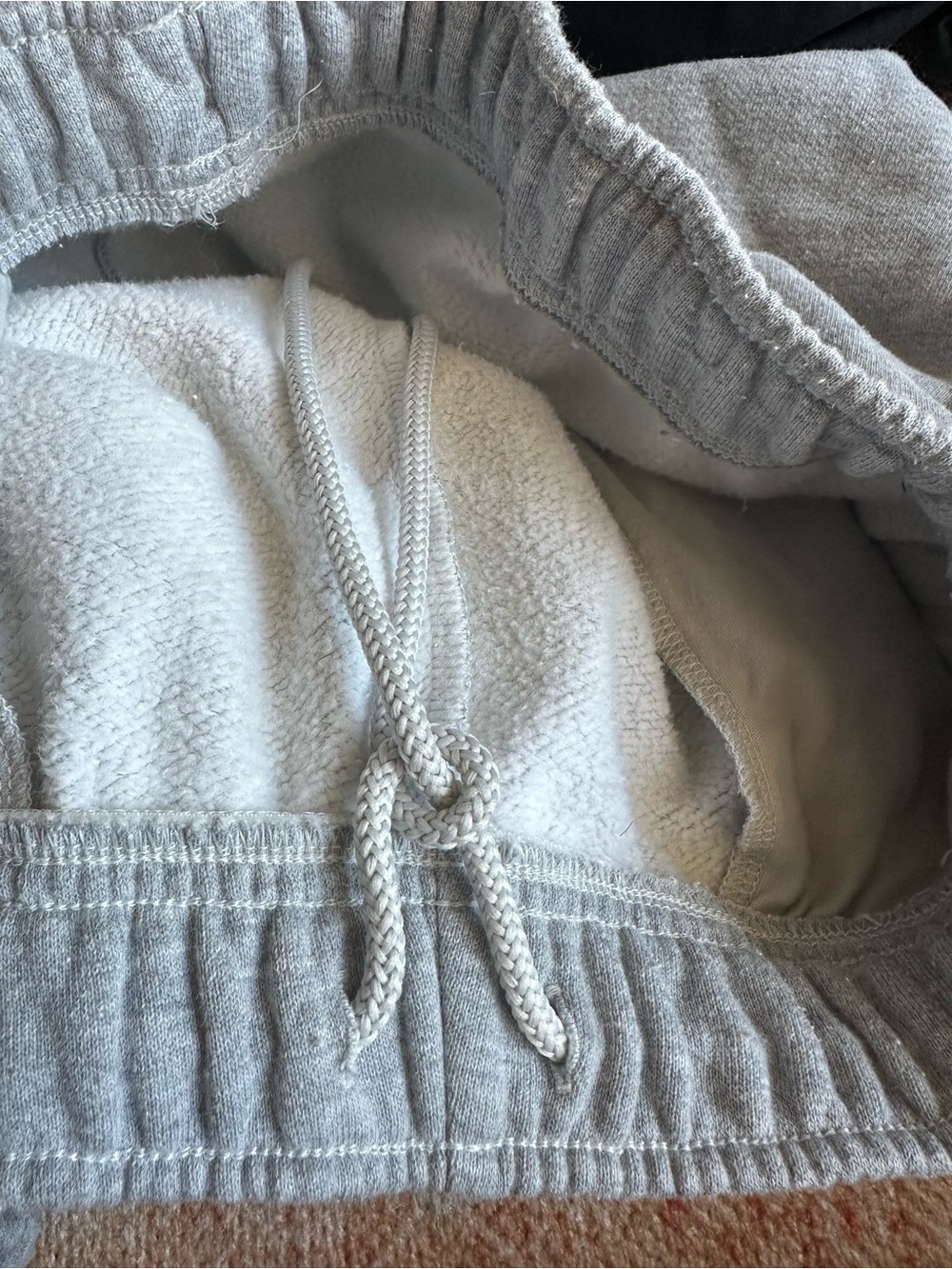 Alo Accolade sweatpant in athletic Heather grey fits like a small oversized - Picture 6 of 10